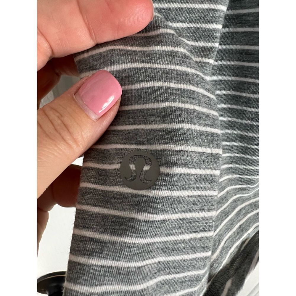 Lululemon Womens Open Back Tank Size 4 - Picture 3 of 3